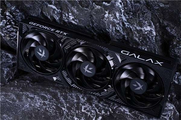 速速拿下这款新卡，影驰RTX 5070 FIRE评测